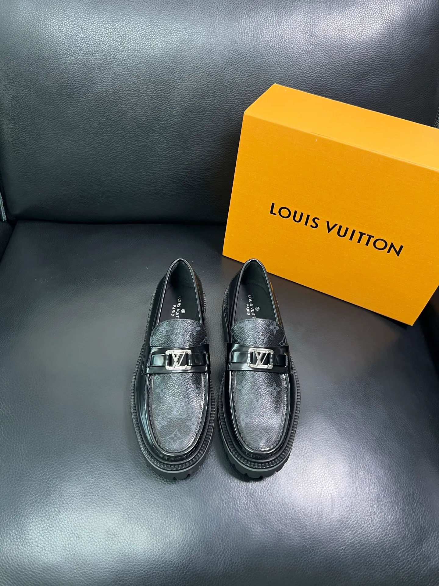 Men's shoes 💰780 Lv top purchasing Louis Vuitton leather shoes counter synchronization, uppers imported from Italy, imported water-dyed cowhide lining, soles: original soles specially provided by the original factory, original factory follow-up goods, high quality, welcome to compare, code number 38-44 (customized 45) 85842